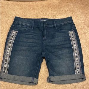 Girls Old Navy mid-rise Jean shorts